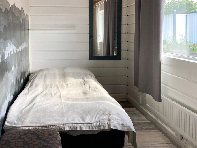 Room 5, 4 Star Holiday Home in Varekil, Orust