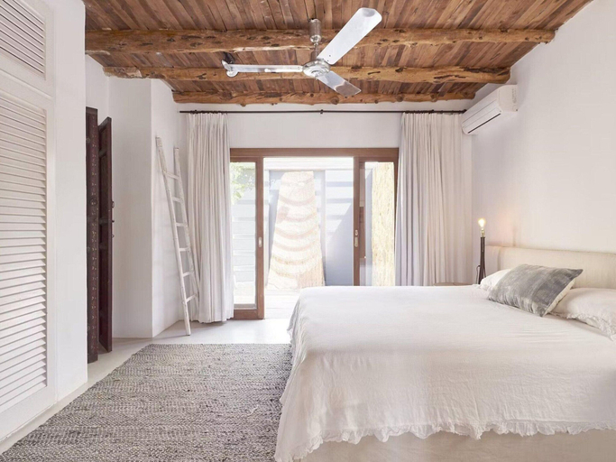 Room 2, Hillside Villa With Sea-views, Baleares