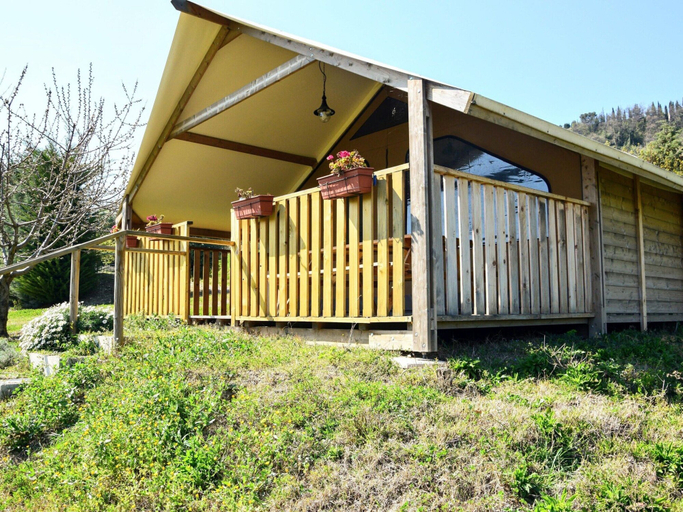 Primary image 1, Luxury Tent on a Farm With Swimming Pool, Fermo