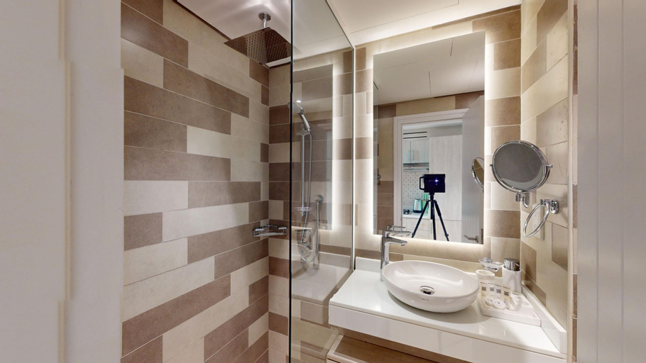 Room 3, Palm Jumeirah - Seven Palm 245, Dubai