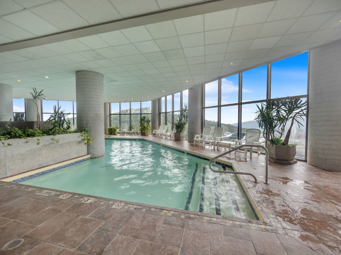 Room 4, Uhost AI 2BR Condo w Balcony Great Views, Avery