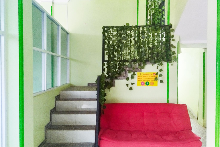 Public Area 3, RedDoorz Syariah @ Shakira Alesha Enggal, Bandar Lampung