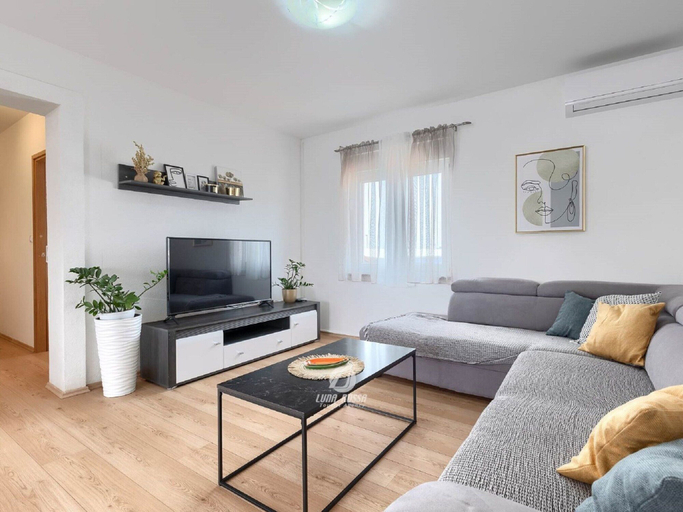 Living area 3, Comfortable House With Private Swimming Pool, Pula