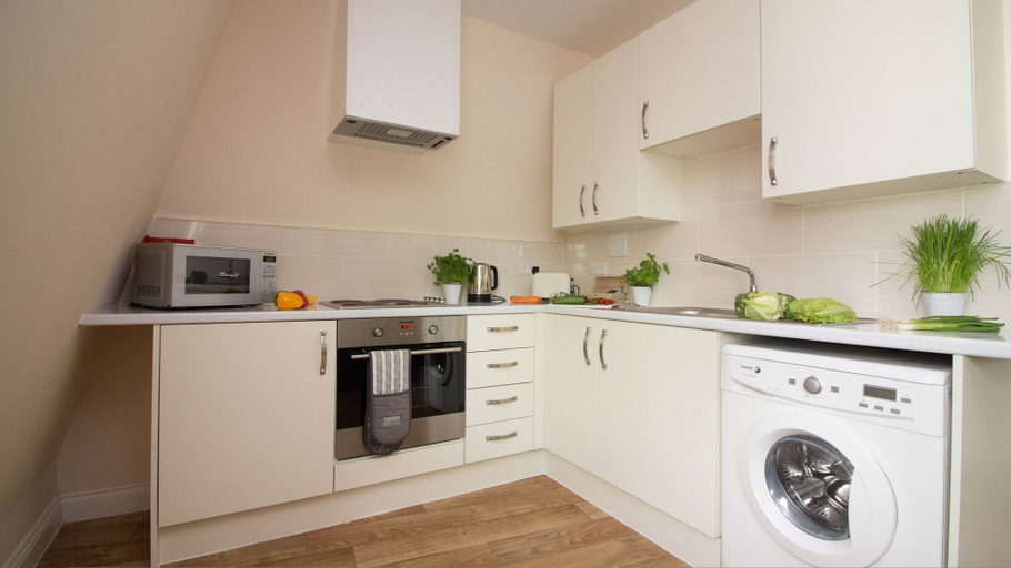Others 4, Stayzo Serviced Accommodation 16 Premier Lodge, Southampton