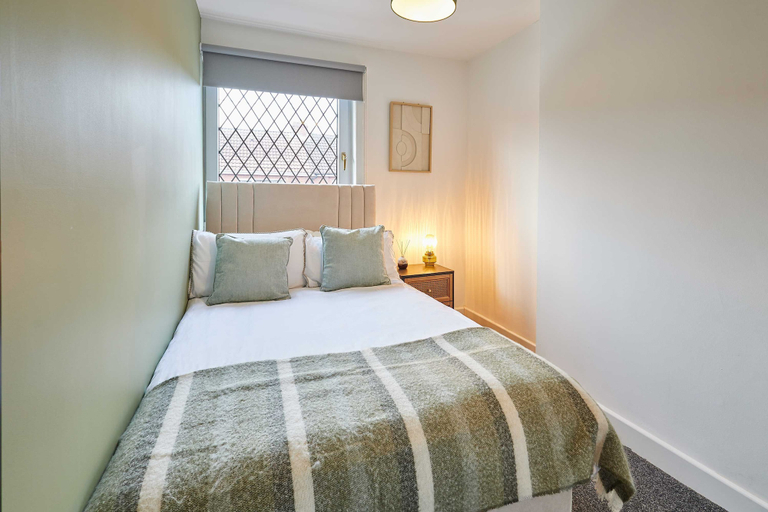 Room 4, Host Stay Joffre Avenue, Wakefield