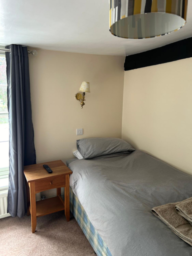 Others 5, The Crown Inn, Kent