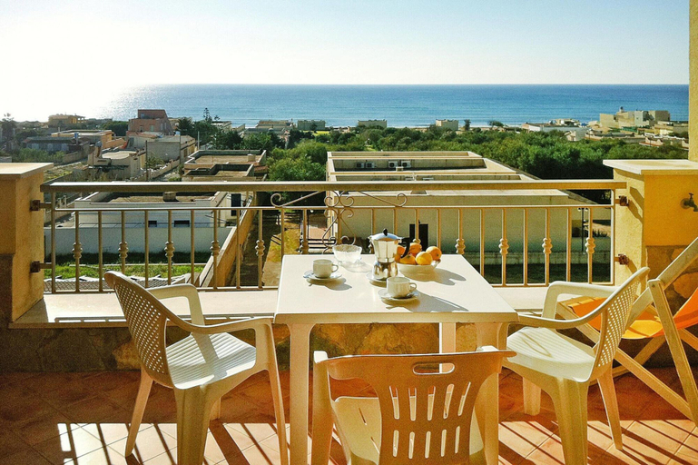 Dining 5, Apartment in Triscina Near Selinunte Ruins, Trapani