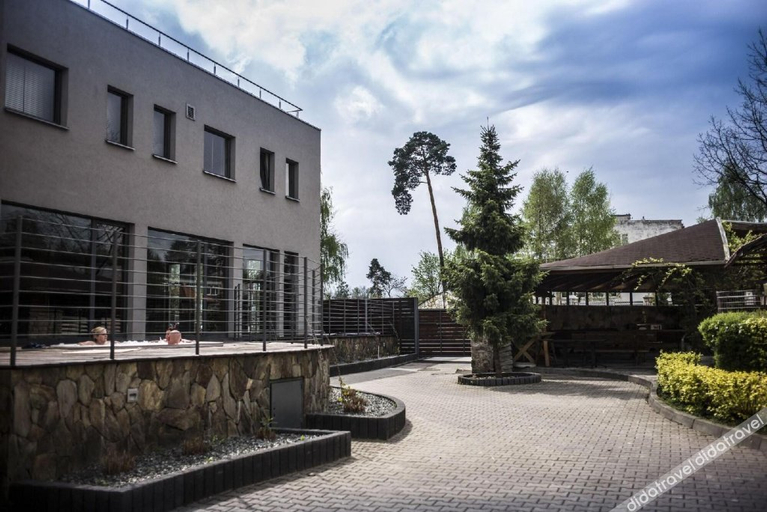 Exterior & Views