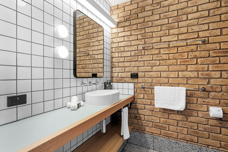 Bathroom 4, Motel Flinders, Melbourne