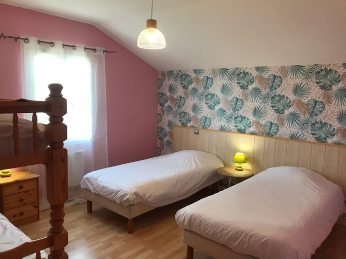 Bedroom 2, Domaine de la Rimbertière, Vienne