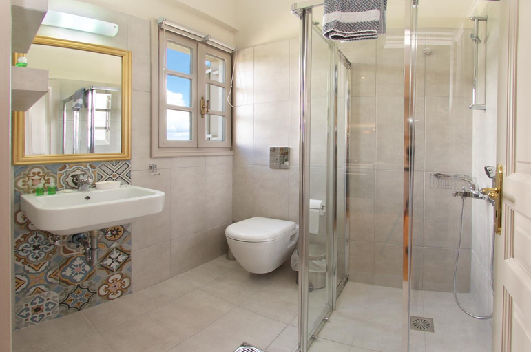 Bathroom 3, Magnolia Apartments, Ionian Islands