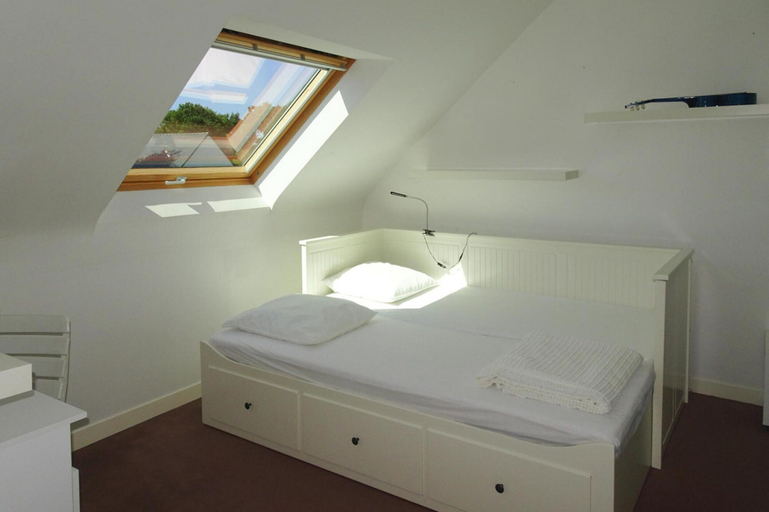 Room 3, Holiday Home in Benodet Near Sandy Beach, Finistère