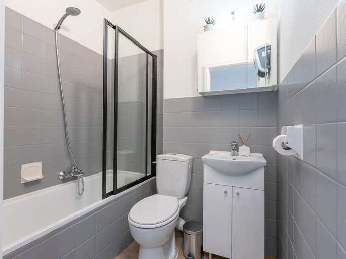 Bathroom, Spacious Studio Near Seafront, West-Vlaanderen