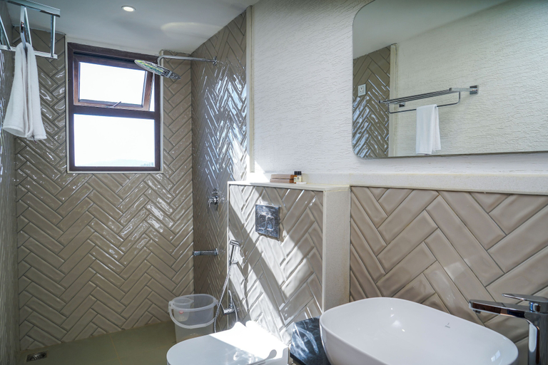 Bathroom 4, Virgin Valley, The Nilgiris