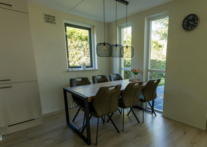 Dining 3, Holiday Home in Ewijk in a Beautiful Area, Beuningen
