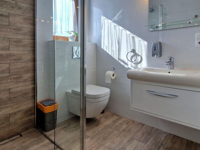 Bathroom 3, Holiday Home Wisniowa With Pool and Nature, Strzyżów