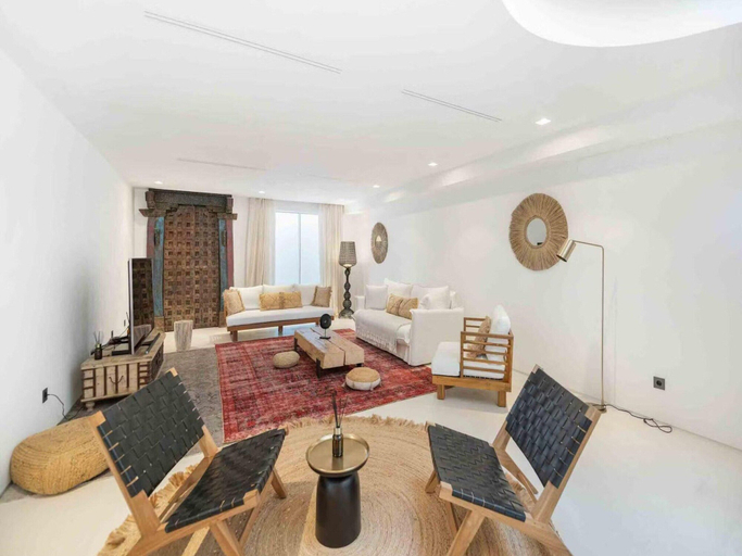 Dining 2, Holiday Home With Pool Area, Baleares
