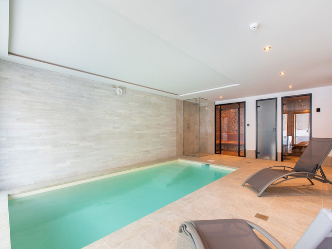 Pool 4, Chalet in La Plagne Near Ski Lifts, Savoie