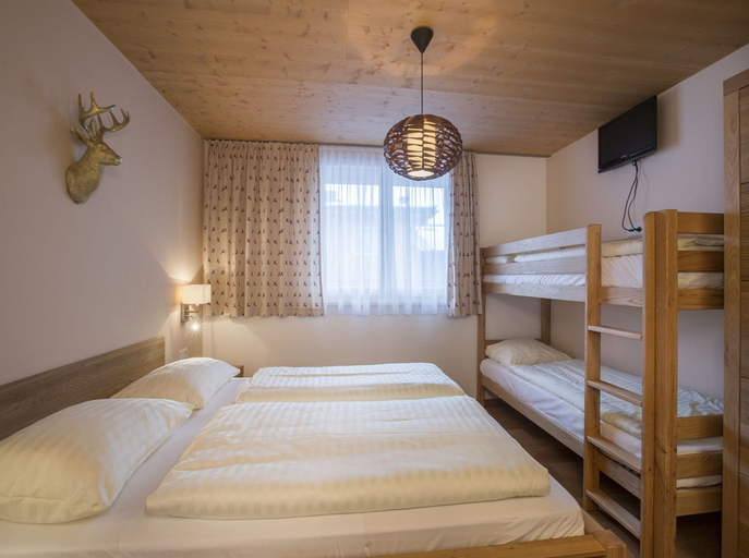 Bedroom 2, Modern Flat With Sauna & Balcony, Zell am See