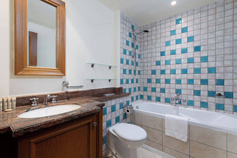 Bathroom, Maison Privee - Stylish & Spacious Apartment in Downtown Dubai, Dubai