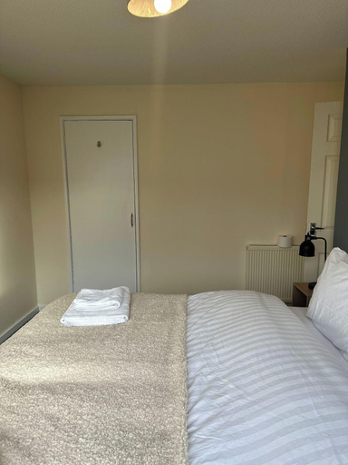Room 4, Sark Drive Serenity-cosy 3BR House in Birmingham, Solihull