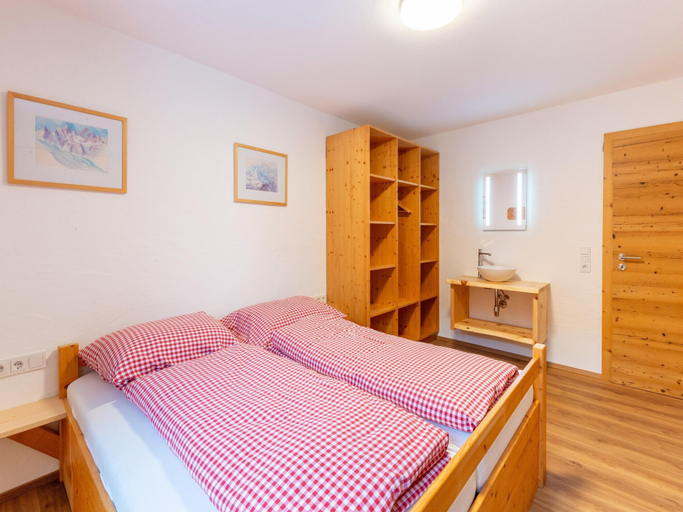 Room 4, Farmhouse in Bramberg With Sauna & Ski Access, Zell am See