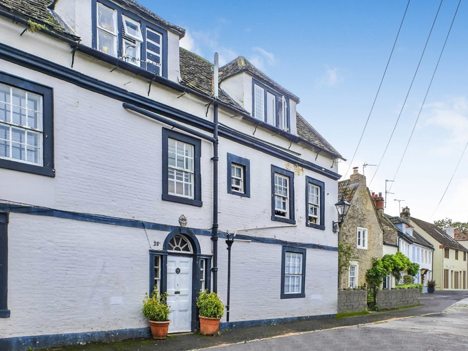 Room 4, Host Stay Apartment 4 Church Walk, Wiltshire