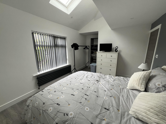 Room 3, Whole House -sleeps4-parking-garden-bikinghiking, Bury