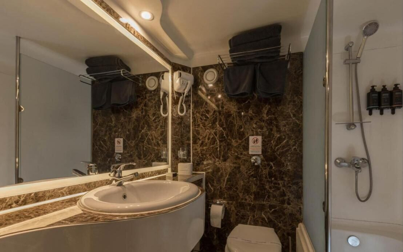 Bathroom, Excellent Nile cruise 4 & 6 Nights, Luxor