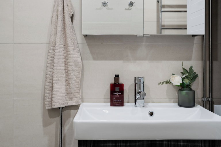 Bathroom 4, Modern 1BR Apartment with best location, Uusimaa