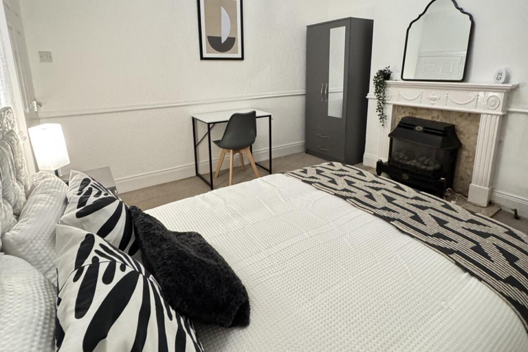 Room 4, Unwind at Hebburn House-your Serene Retreat Awaits, South Tyneside