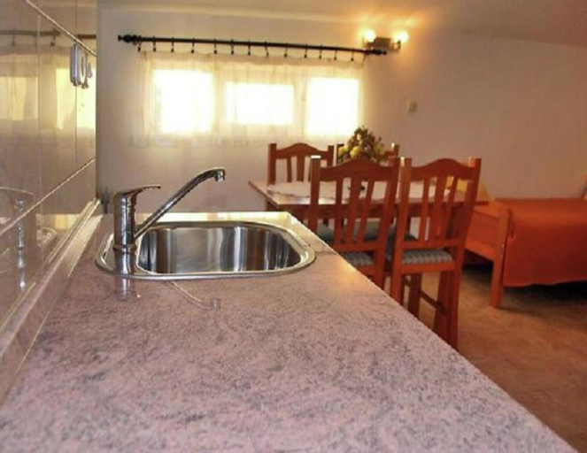 Private kitchen 2, Nice Apartment With Balcony, Ploče
