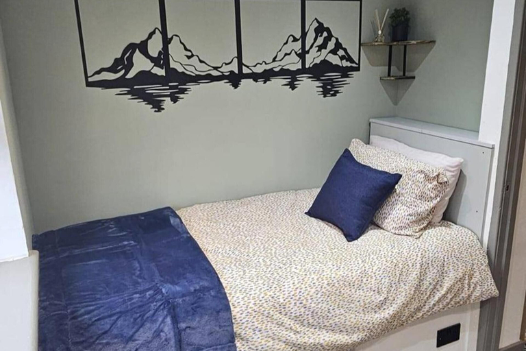 Room 5, Chester - 4 Bed House Free Parking, Cheshire West and Chester