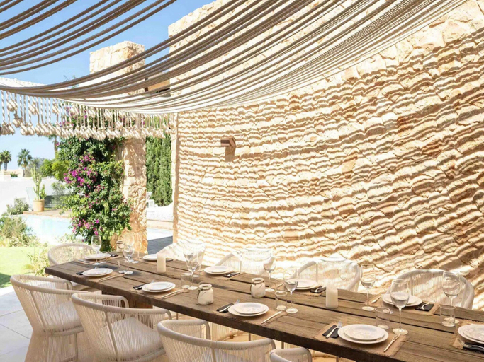 Dining 4, Holiday Home With Pool Area, Baleares