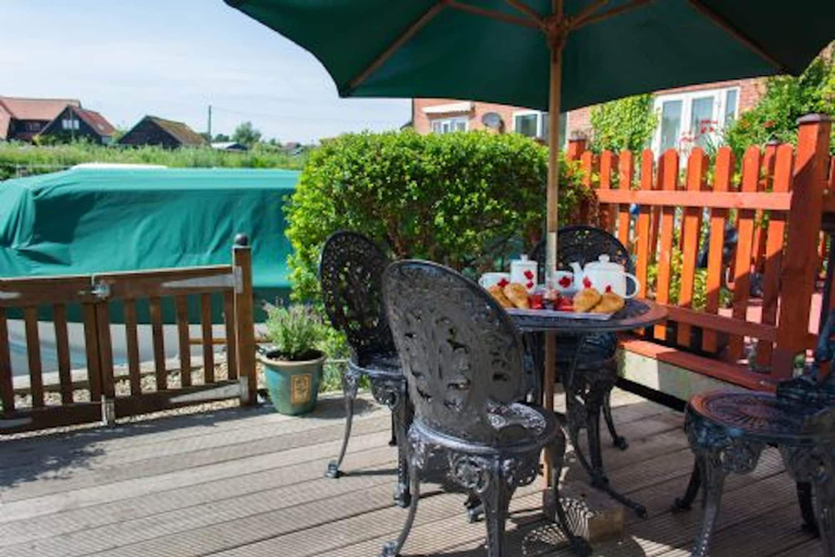 Room 5, Host Stay Quayside Cottage, Norfolk