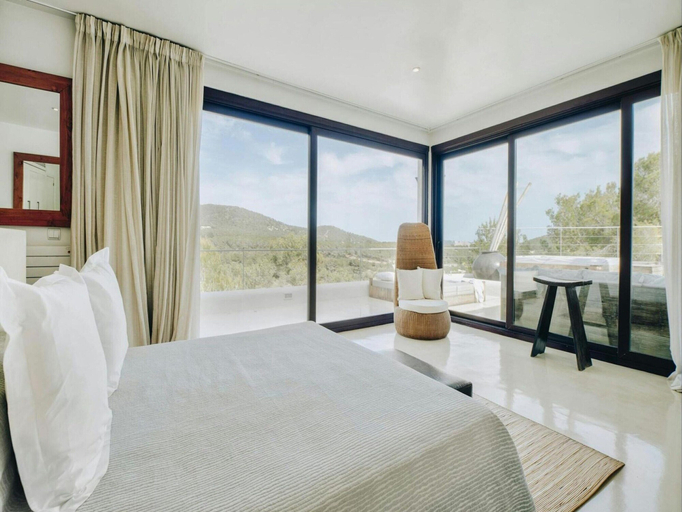 Room 3, Holiday Home With Stunning Infinity Pool, Baleares