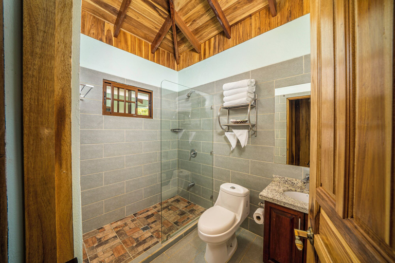 Bathroom 4, Beachfront Bungalows Hotel, Talamanca