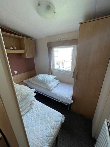 Room 2, 3 Bedroom Caravan - Sleeps 6, Pool & Garden, Denbighshire