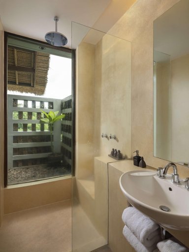 Bathroom 16