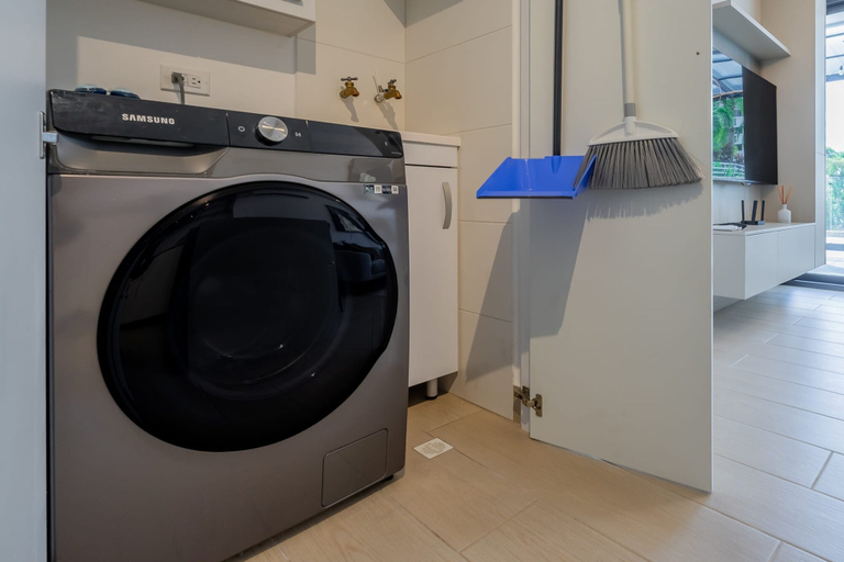 Room 5, w Radiant 1BR w Modern Balcony in San Francisco, Panamá