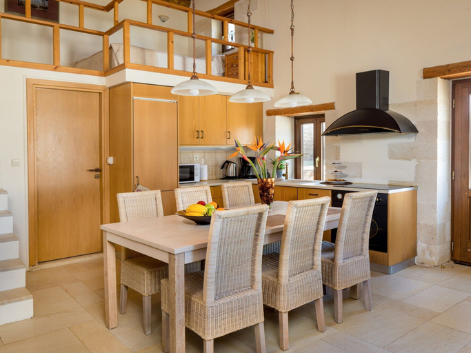 Private kitchen 5, Cozy Holiday Home With Pool and Whirlpool in Maheri, Crete