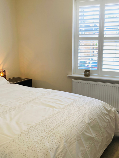 Room 3, Kettering - House - Stay 8 - Parking - Garden, Northamptonshire