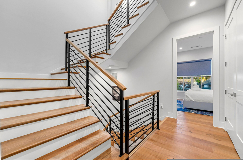 Room 3, Stylish Midtown Home w Rooftop Views by Silverx, Atlanta