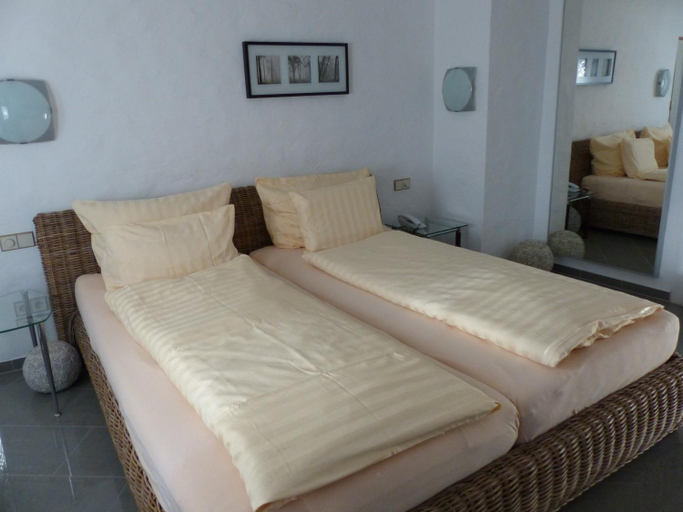 Bedroom, Altstadt-Hotel Gelnhausen, Main-Kinzig-Kreis