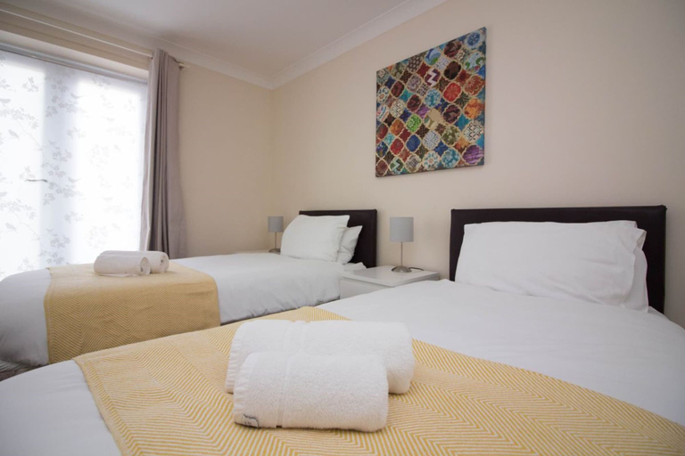 Bedroom 3, Stayzo Penthouse Accommodation 2- Premier Lodge, Southampton