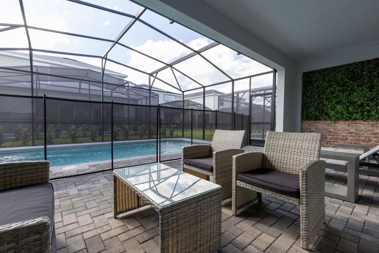 Room 5, Family Friendly 5BR Home Pool Patio Room for 10, Lake