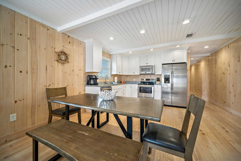 Room 3, Don t Worry Beach Happy 6 BR 4 BA Sleeps 20, Baldwin