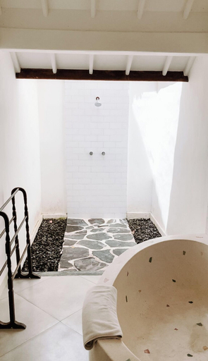 Bathroom 19