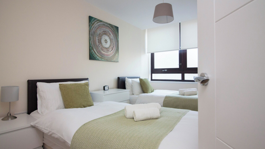 Bedroom 3, Stayzo Stylish Accommodation in Southampton 10, Southampton