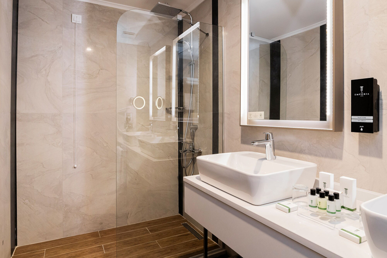 Bathroom 5, THE EMPORIA HOTEL, Merkez
